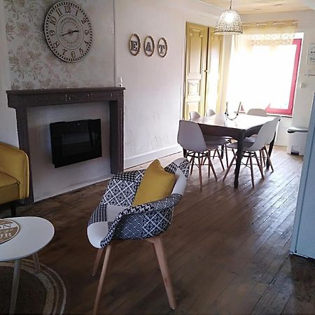 Appartement Cozy Dans Maison Privee Tauves Exterior foto