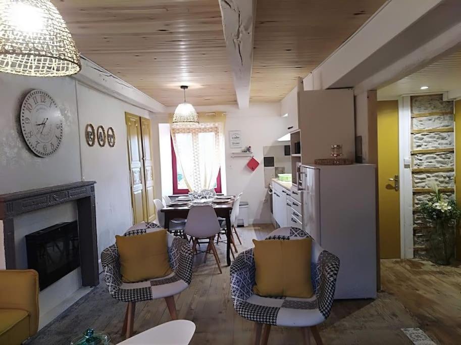 Appartement Cozy Dans Maison Privee Tauves Exterior foto