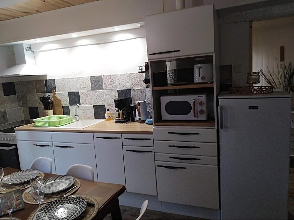 Appartement Cozy Dans Maison Privee Tauves Exterior foto