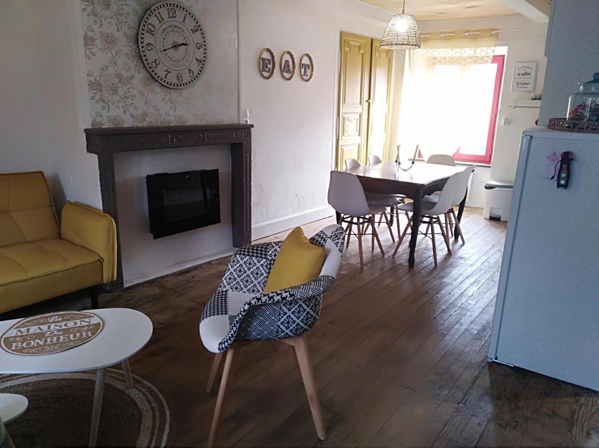 Appartement Cozy Dans Maison Privee Tauves Exterior foto